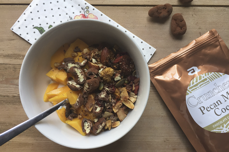 Verwenontbijt met mango en chocolade