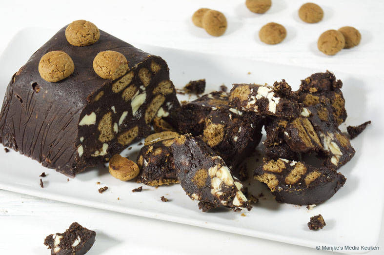 Arretjescake met kruidnoten en witte chocolade