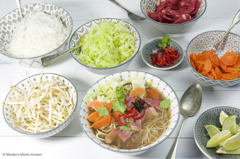 Vietnamese noedelsoep met spitskool en entrecote