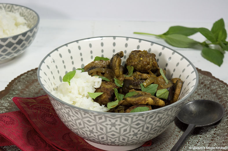 Auberginecurry met gehaktballetjes en champignons