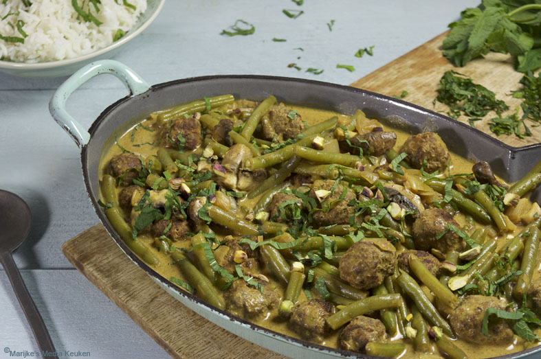 Pittige gehaktballetjes met kokos en sperziebonen