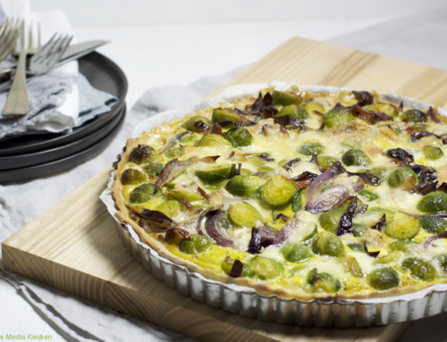 Spruitjestaart met rode uien en kaas