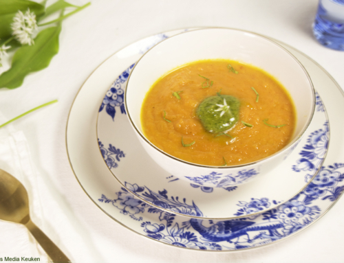 Pittige oranjesoep met daslookpesto