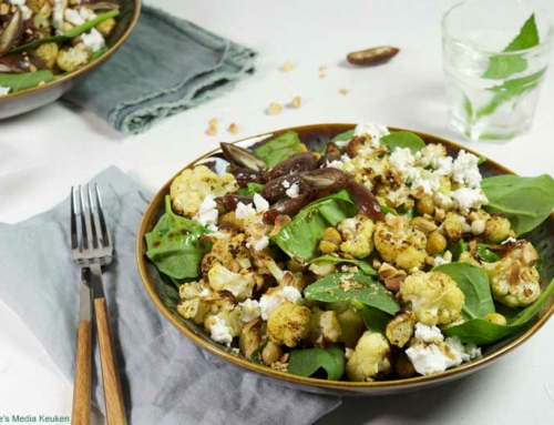 Bloemkool-kikkererwtensalade met dadels en geitenkaas